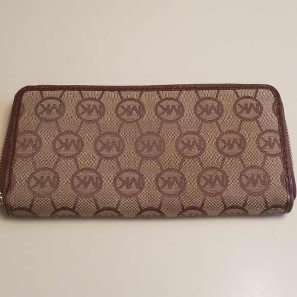 Michael Kors Wallet - Picture 2 of 8